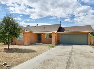 8 Milton Loop, Los Lunas, NM 87031