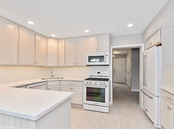 4th image of 475 Laurel Ave APT F