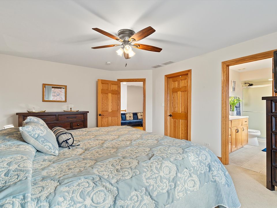 2nd image of 10924 Royal Oaks Ln