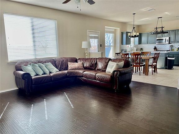 5th image of 1010 Aiken Dr