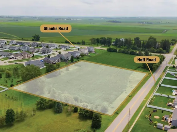 9 Hoff Rd, Waterloo, IA 50701