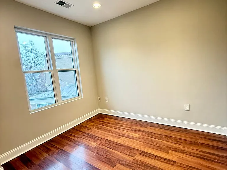 543 Florida Ave NW — Photo 12