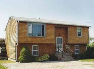 65 Chestnut Ave, Narragansett, RI 02882