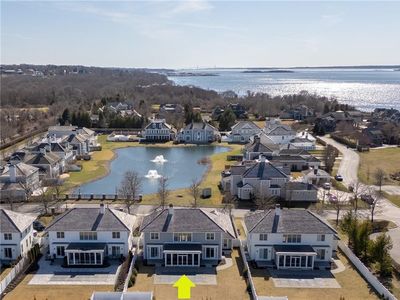 33 Carnegie Abbey Ln, Portsmouth, RI, 02871