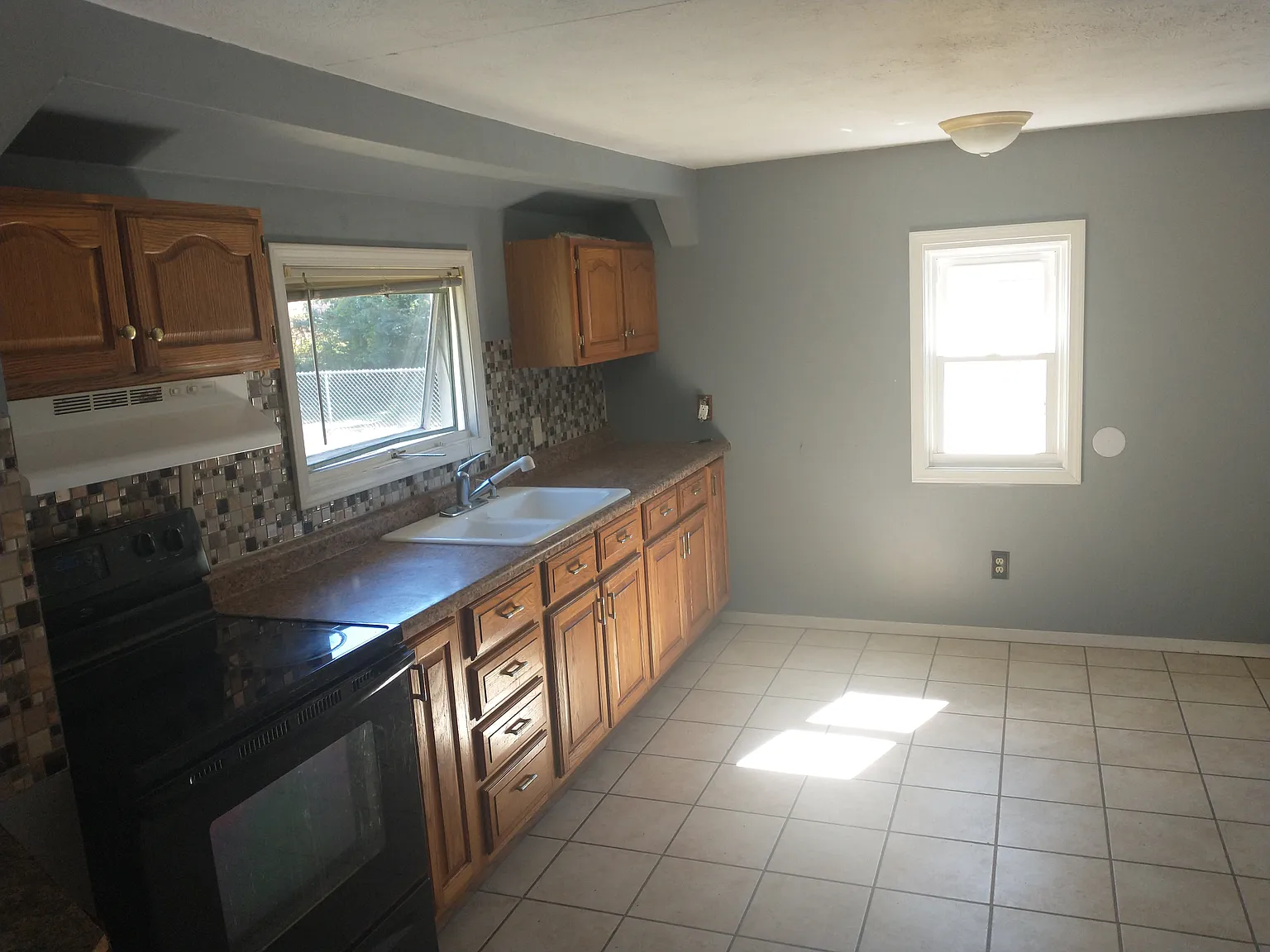 3 bed, 1.5 bath, 1064 sqft, $1,600 — Photo 3