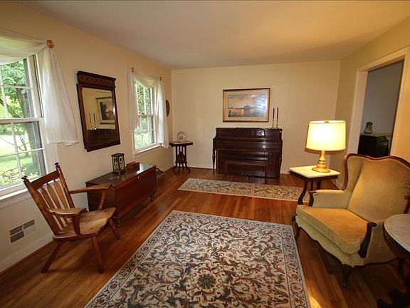 5th image of 9517 Redington Dr