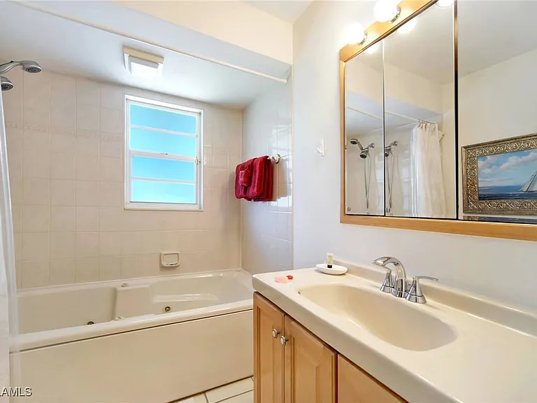 1140 SW 44th St — Photo 8