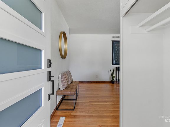 5th image of 2713 S Laurelhurst Dr