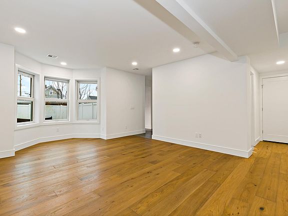 5th image of 92 S Highland Ave Floor 1