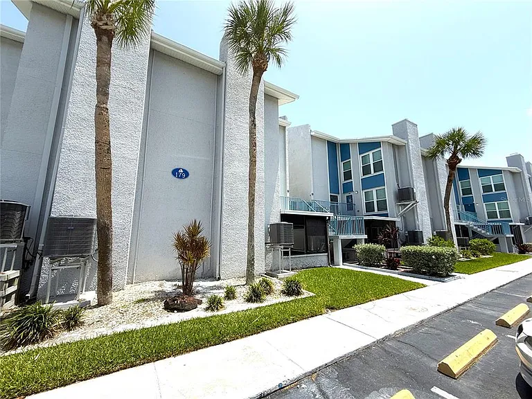 179 Medallion Blvd #C — Photo 2