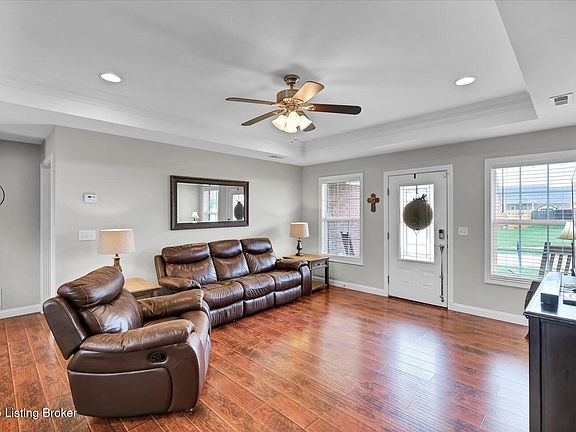 5th image of 137 Elder Glen Ct