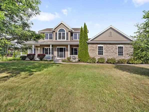 7037 Wingate CIRCLE, West Bend, WI 53090