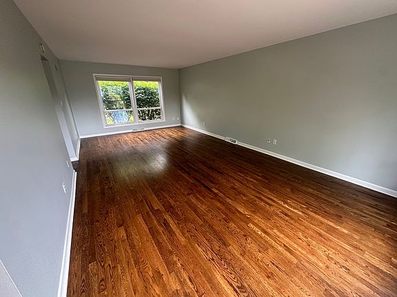 3rd image of 848 Stinson Ct