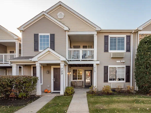 713 Silverstone Dr #713, Carpentersville, IL 60110