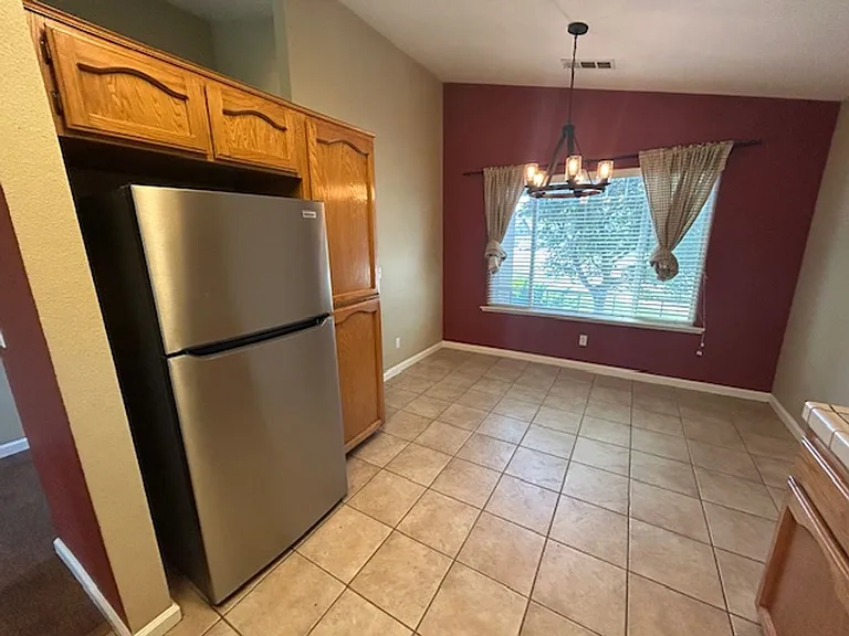 1896 N Matthew Ave — Photo 10