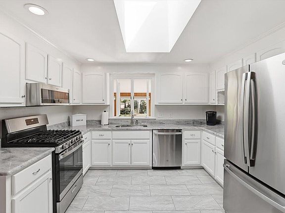 4th image of 106 PINE Street
