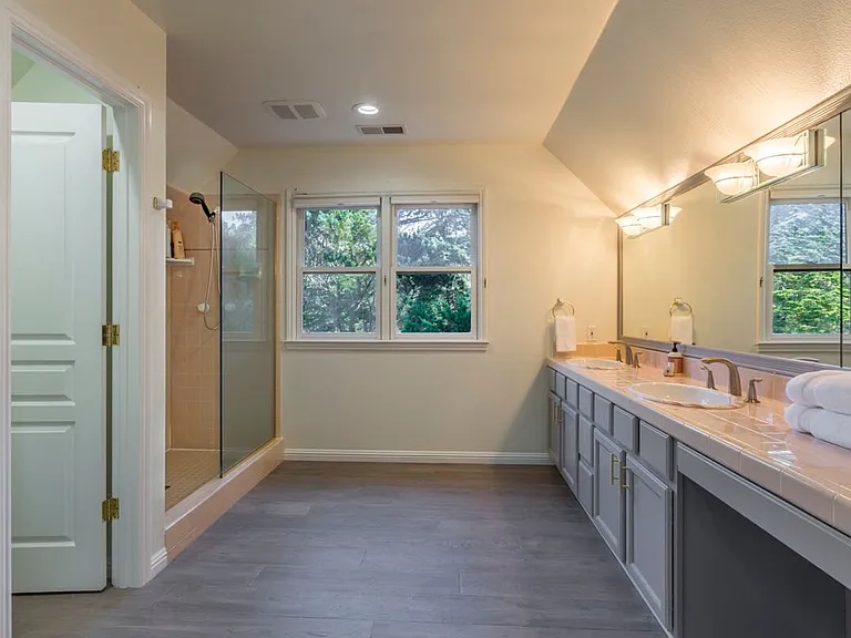 498 Copeland St — Photo 10