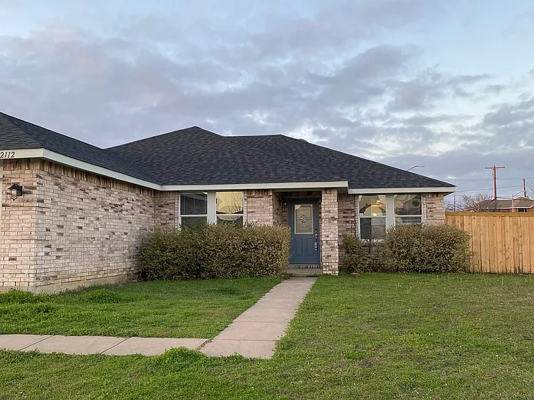 2112 W Grove Ln — Photo 7