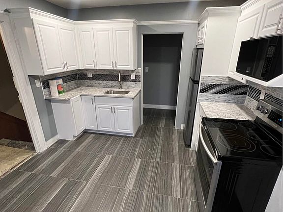 3rd image of 228 White St #3