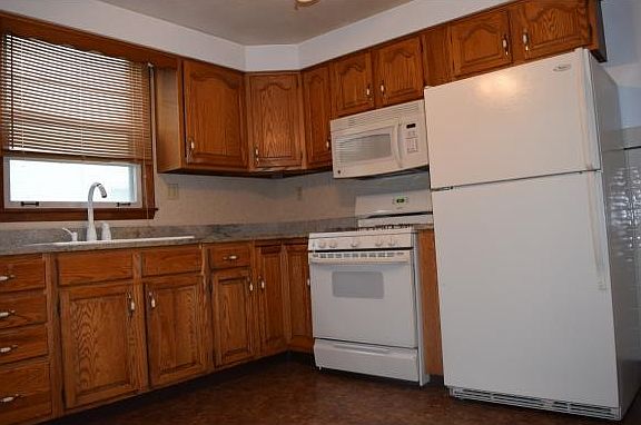 3rd image of 11 Carlton St