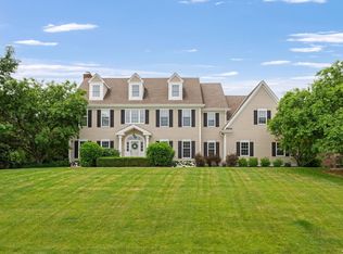 207 E Laurel Cir, Delafield, WI 53018