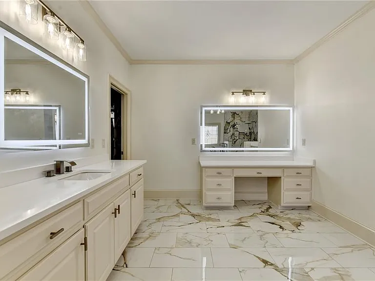 8910 Pinehurst Cv — Photo 62