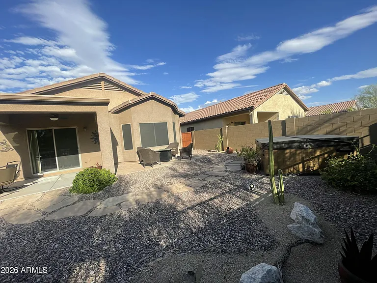 2312 N Hudson Dr — Photo 21