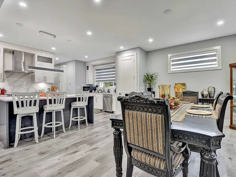 2024 Olive Way — Photo 3