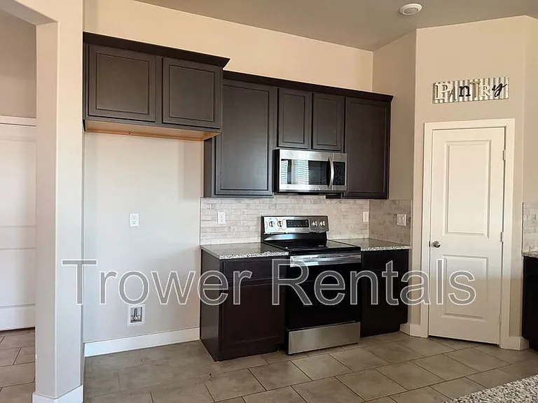 1205 Masquerade Blvd — Photo 8