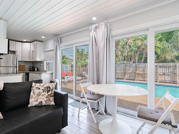 2nd image of 800 SE 12th St #3