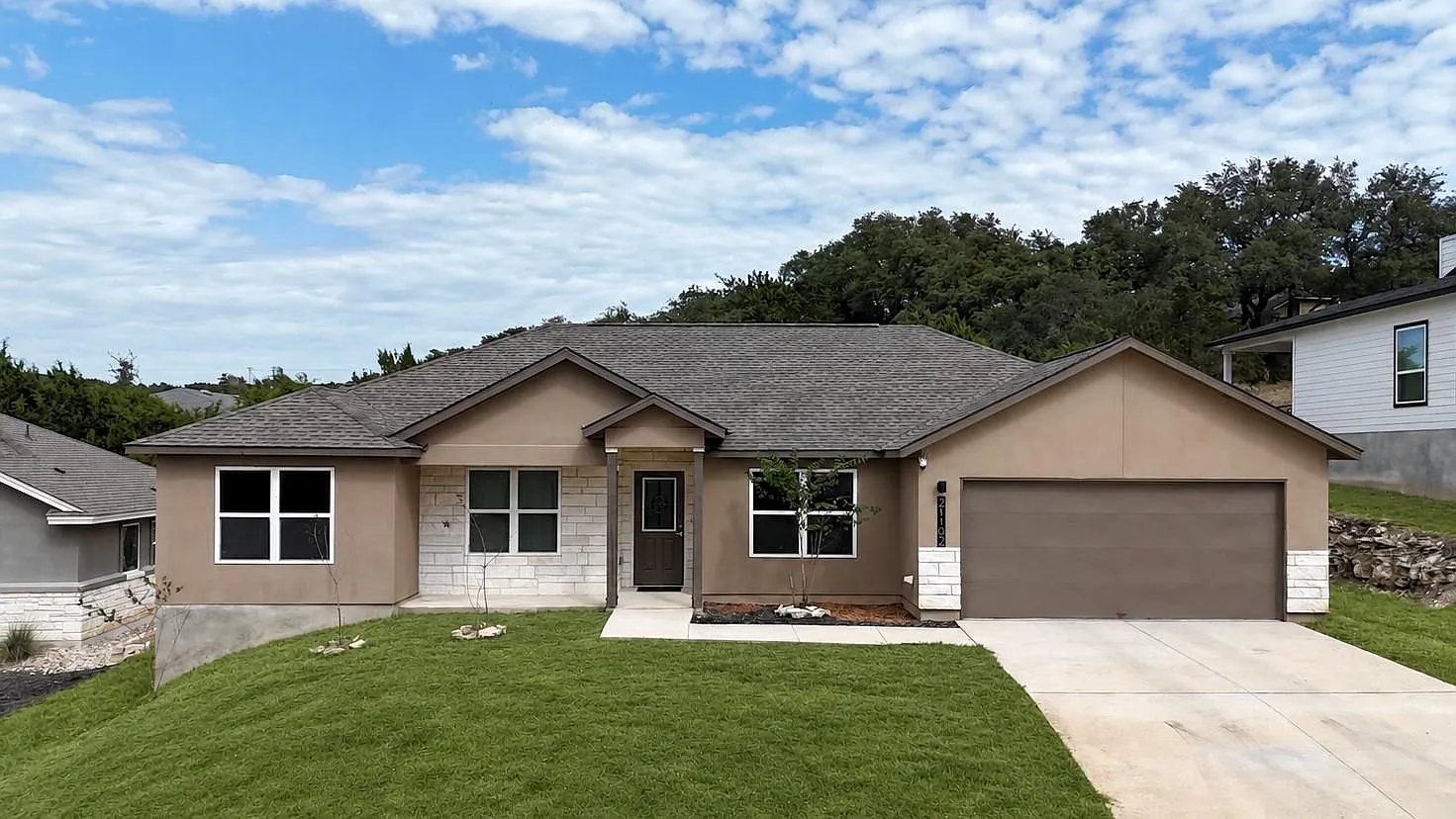 4 bed, 2.0 bath, 1674 sqft, $2,100 — Photo 1