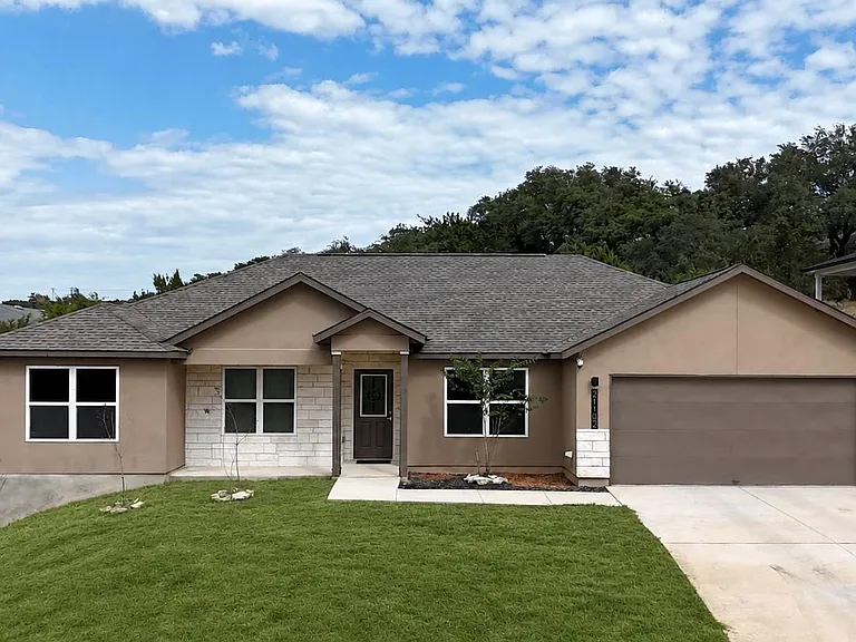 21102 Niagara Cv — Photo 1