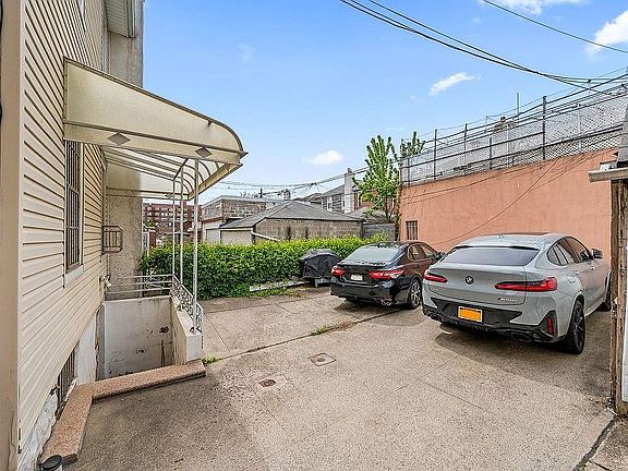 4th image of 2110 70th St