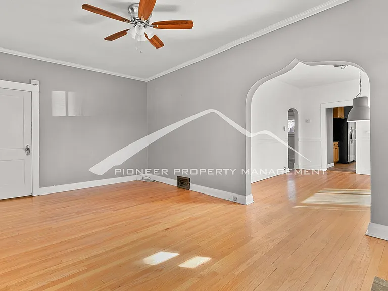 4624 E 16th Ave — Photo 3