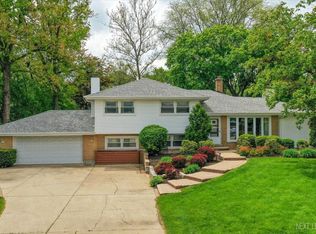 2663 Southcrest Dr, Downers Grove, IL 60516