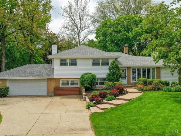 2663 Southcrest Dr, Downers Grove, IL 60516