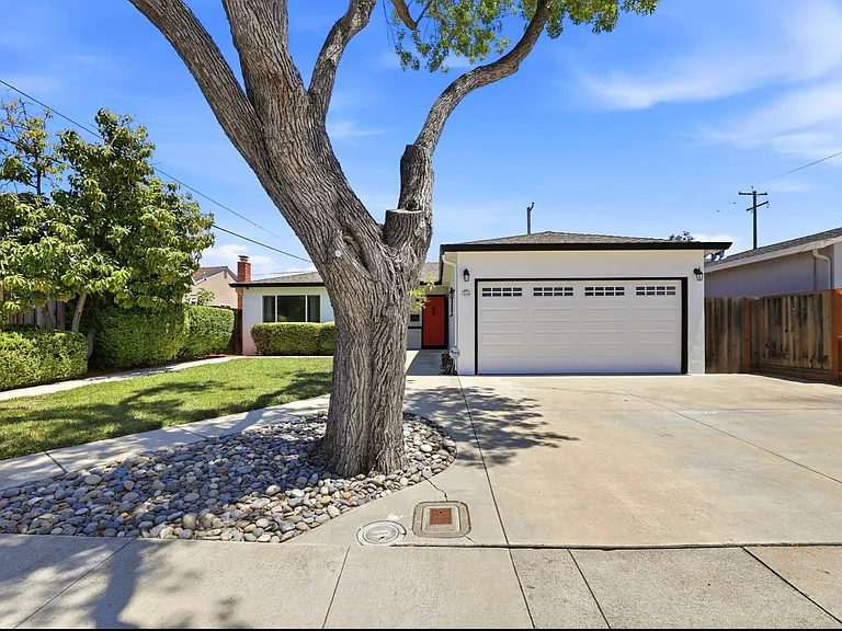 3490 Flora Vista Ave — Photo 3