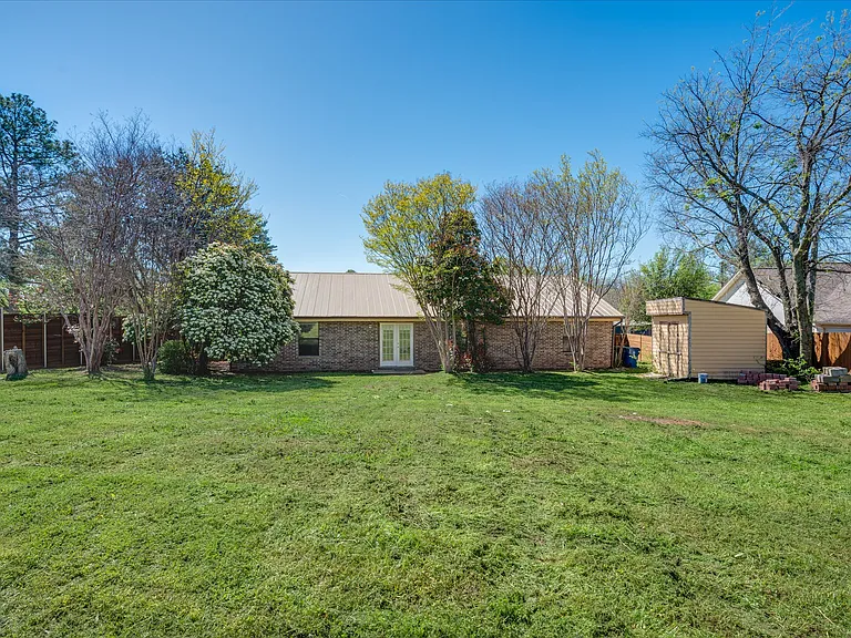304 Oak Dr — Photo 19