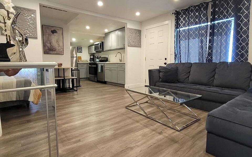 1st image of 532 N Berendo St #D