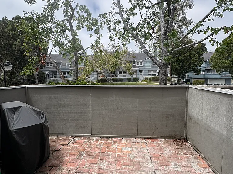 1018 Gilbert Ln — Photo 14