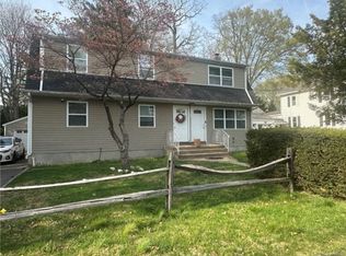 90 Coles St, Glen Cove, NY 11542