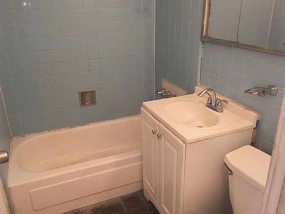 5th image of 889 Laredo Ct APT A