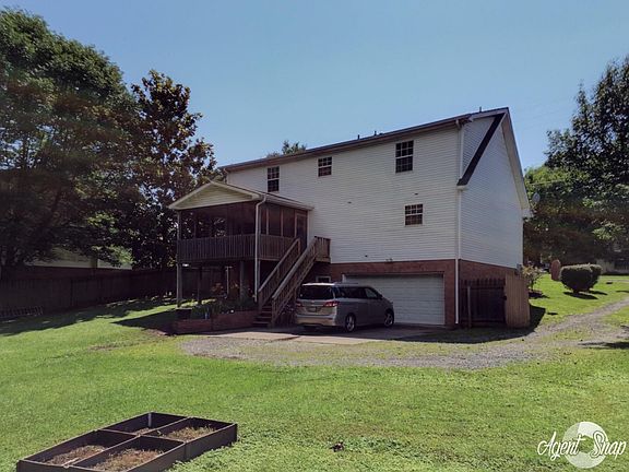 2nd image of 110 Lone Oak Dr