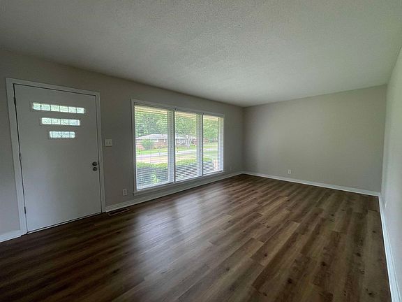 3rd image of 421 E Lakeside Dr