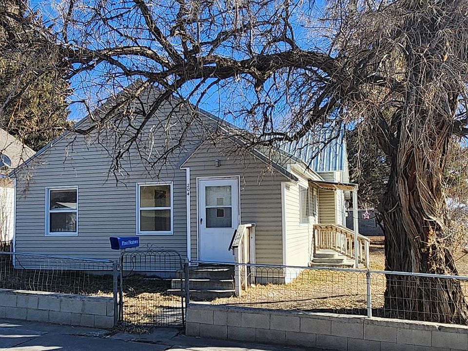 1st image of 204 E Grand Ave