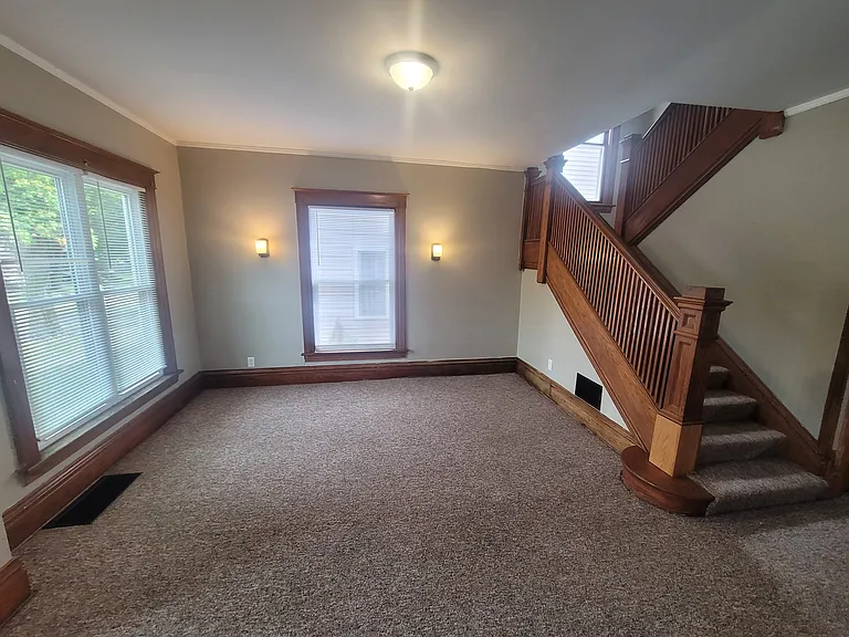 1123 W North St — Photo 10