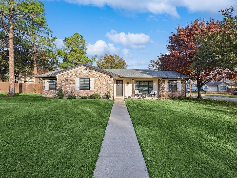 1st image of 2906 Brookhollow Dr