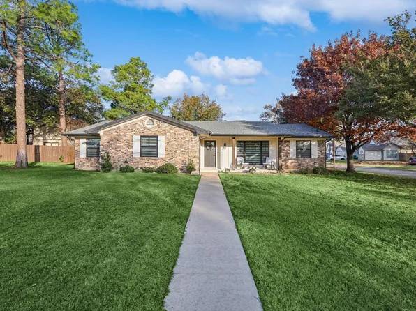 2906 Brookhollow Dr, Denton, TX 76207