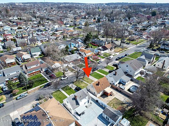 4th image of 366 Stewart Ave