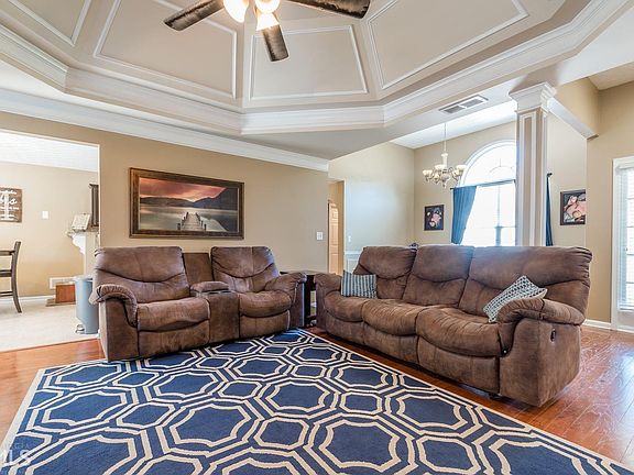3rd image of 839 Winding Grove Ln